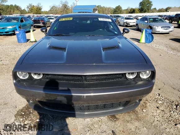 ✅ 2022 Dodge Challenger SXT • VIN: 2C3CDZGG1NH142907 • Lot: 81664914. Wystawiony na Copart z przebiegiem 24 230 mil. Bezpłatny archiwum sprzedaży aukcyjnych z USA i szczegółowy raport historii pojazdu na DreamBid. Zdjęcie 5.