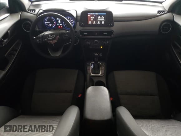 ✅ 2019 Hyundai Kona SE • VIN: KM8K1CAA8KU292017 • Лот: 75820663. Опубликован ранее на Copart с пробегом 98 088 миль. Бесплатный доступ к архиву аукционных продаж из США и подробный отчёт об истории автомобиля на DreamBid. Изображение 8.