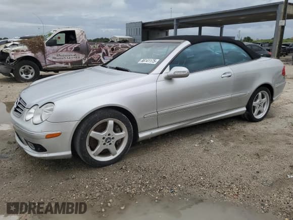 ✅ 2004 Mercedes-Benz CLK 500 • VIN: WDBTK75G44T022771 • Lot: 86141175. Wystawiony na Copart z przebiegiem 98 654 mil. Bezpłatny archiwum sprzedaży aukcyjnych z USA i szczegółowy raport historii pojazdu na DreamBid. Zdjęcie 1.