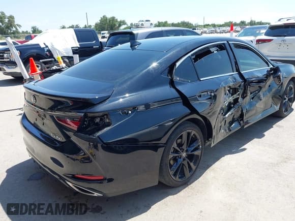 ✅ 2022 Lexus ES 350 F Sport • VIN: 58AGZ1B19NU122120 • Lot: 42435981. Listed on IAAI with 27,699 mi. Free auction sales archive from the USA and detailed vehicle history report at DreamBid. Image 4.