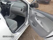 ✅ 2010 Toyota Corolla • VIN: 2T1BU4EE2AC362928 • Lot: 42200498. Wystawiony na IAAI z przebiegiem 236 324 mil. Bezpłatny archiwum sprzedaży aukcyjnych z USA i szczegółowy raport historii pojazdu na DreamBid. Zdjęcie 5.