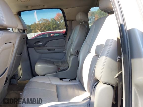 ✅ 2007 Chevrolet Suburban LT • VIN: 1GNFC16J77J167362 • Lot: 43613035. Listed on IAAI with Not provided. Free auction sales archive from the USA and detailed vehicle history report at DreamBid. Image 8.