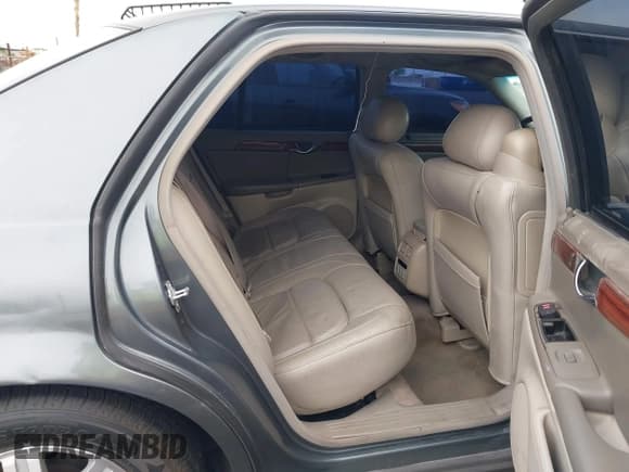 ✅ 2004 Cadillac DeVille • VIN: 1G6KD54Y34U211544 • Lot: 43101047. Listed on IAAI with 142,065 mi. Free auction sales archive from the USA and detailed vehicle history report at DreamBid. Image 8.