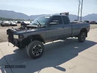 ✅ 2000 Dodge 2500 • VIN: 3B7KF2366YG114966 • Lot: 61997115. Wystawiony na Copart z przebiegiem 268 722 mil. Bezpłatny archiwum sprzedaży aukcyjnych z USA i szczegółowy raport historii pojazdu na DreamBid. Zdjęcie 1.