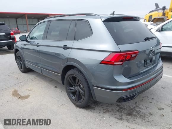 ✅ 2023 Volkswagen Tiguan SE R-Line Black • VIN: 3VVCB7AX5PM039767 • Lot: 42014072. Wystawiony na IAAI z przebiegiem 18 424 mil. Bezpłatny archiwum sprzedaży aukcyjnych z USA i szczegółowy raport historii pojazdu na DreamBid. Zdjęcie 3.