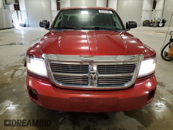 ✅ 2008 Dodge Dakota Laramie • VIN: 1D7HW58N98S599551 • Lot: 85739785. Wystawiony na Copart z przebiegiem 84 020 mil. Bezpłatny archiwum sprzedaży aukcyjnych z USA i szczegółowy raport historii pojazdu na DreamBid. Zdjęcie 5.