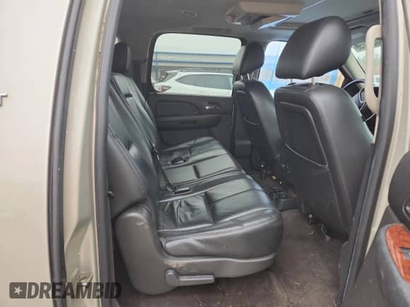 2014 Chevrolet Suburban LT z VIN 1GNSKJE77ER190744, wystawiony jako Copart lot #90239255 z przebiegiem Nie podano mil oraz Czysty tytuł • Clean title. Historia ofert i sprzedaży dostępna na DreamBid. Obrazek 10.