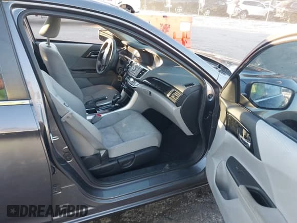 ✅ 2017 Honda Accord LX • VIN: 1HGCR2F36HA299615 • Лот: 43649050. Опубликован ранее на IAAI с пробегом 107 020 миль. Бесплатный доступ к архиву аукционных продаж из США и подробный отчёт об истории автомобиля на DreamBid. Изображение 5.