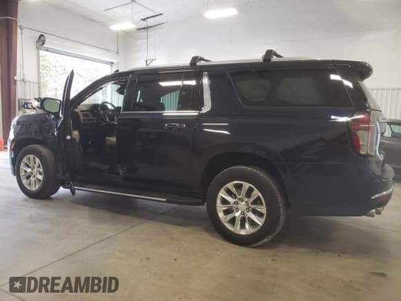 ✅ 2021 Chevrolet Suburban Premier • VIN: 1GNSCFKD2MR318276 • Lot: 37848743. Wystawiony na Copart z przebiegiem 33 165 mil. Bezpłatny archiwum sprzedaży aukcyjnych z USA i szczegółowy raport historii pojazdu na DreamBid. Zdjęcie 2.