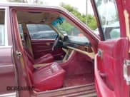 ✅ 1985 Mercedes-Benz 500 SEL • VIN: WDBCA37D4FA146844 • Lot: 42788366. Listed on IAAI with 137,213 mi. Free auction sales archive from the USA and detailed vehicle history report at DreamBid. Image 5.