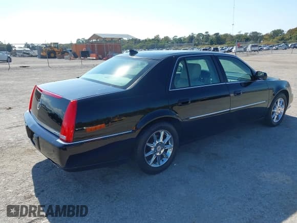 ✅ 2011 Cadillac DTS Luxury Collection • VIN: 1G6KD5E69BU144961 • Лот: 43710903. Опубликован ранее на IAAI с пробегом 204 543 миль. Бесплатный доступ к архиву аукционных продаж из США и подробный отчёт об истории автомобиля на DreamBid. Изображение 4.