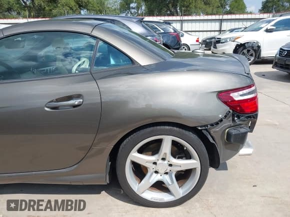 ✅ 2012 Mercedes-Benz SLK 350 • VIN: WDDPK5HA5CF023333 • Лот: 43116924. Опубликован ранее на IAAI с пробегом 50 236 миль. Бесплатный доступ к архиву аукционных продаж из США и подробный отчёт об истории автомобиля на DreamBid. Изображение 18.