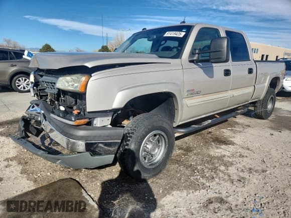 ✅ 2005 Chevrolet Silverado 2500HD LS • VIN: 1GCHK23235F829056 • Lot: 91419425. Wystawiony na Copart z przebiegiem 142 763 mil. Bezpłatny archiwum sprzedaży aukcyjnych z USA i szczegółowy raport historii pojazdu na DreamBid. Zdjęcie 1.