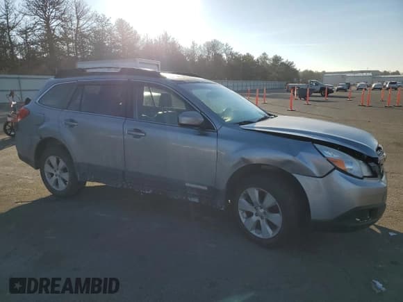 ✅ 2010 Subaru Outback • VIN: 4S4BRGKC1A3317988 • Lot: 86730484. Listed on Copart with 314,005 mi. Free auction sales archive from the USA and detailed vehicle history report at DreamBid. Image 4.