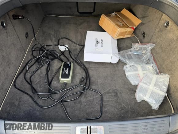 ✅ 2011 Bentley Flying Spur • VIN: SCBBP9ZA5BC068853 • Lot: 92752145. Wystawiony na Copart z przebiegiem 45 037 mil. Bezpłatny archiwum sprzedaży aukcyjnych z USA i szczegółowy raport historii pojazdu na DreamBid. Zdjęcie 13.