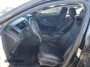 ✅ 2013 Ford Taurus SHO • VIN: 1FAHP2KT3DG169563 • Lot: 87236185. Wystawiony na Copart z przebiegiem 83 474 mil. Bezpłatny archiwum sprzedaży aukcyjnych z USA i szczegółowy raport historii pojazdu na DreamBid. Zdjęcie 7.