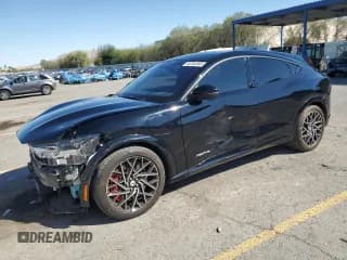 ✅ 2022 Ford Mustang Mach-E GT • VIN: 3FMTK4SX3NMA19764 • Лот: 83782365. Опубликован ранее на Copart с пробегом 3 589 миль. Бесплатный доступ к архиву аукционных продаж из США и подробный отчёт об истории автомобиля на DreamBid. Изображение 1.