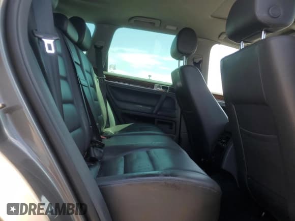 ✅ 2010 Volkswagen Touareg V6 • VIN: WVGFK7A98AD003633 • Lot: 63271165. Listed on Copart with 121,483 mi. Free auction sales archive from the USA and detailed vehicle history report at DreamBid. Image 11.