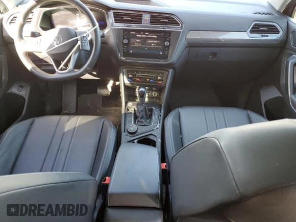 ✅ 2024 Volkswagen Tiguan SE • VIN: 3VVMB7AX7RM023304 • Lot: 92503035. Wystawiony na Copart z przebiegiem 46 176 mil. Bezpłatny archiwum sprzedaży aukcyjnych z USA i szczegółowy raport historii pojazdu na DreamBid. Zdjęcie 8.