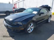 ✅ 2013 Ford Mustang V6 • VIN: 1ZVBP8EM9D5246601 • Lot: 42239109. Wystawiony na IAAI z przebiegiem 116 780 mil. Bezpłatny archiwum sprzedaży aukcyjnych z USA i szczegółowy raport historii pojazdu na DreamBid. Zdjęcie 2.