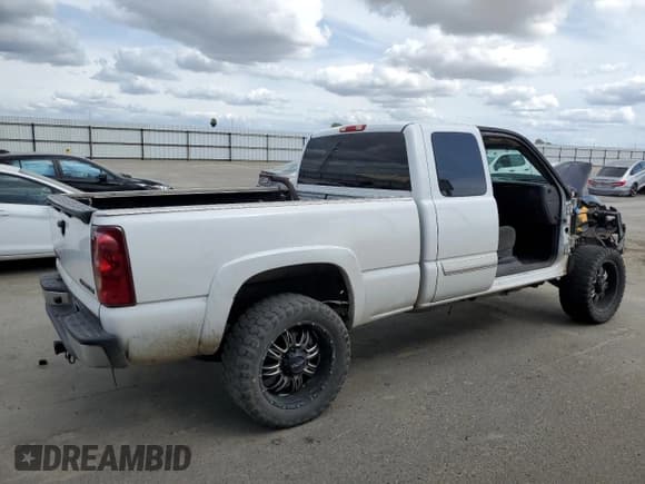 ✅ 2003 Chevrolet Silverado 2500HD LS • VIN: 1GCHC29U13E267442 • Лот: 51182565. Опубликован ранее на Copart с пробегом Не указан. Бесплатный доступ к архиву аукционных продаж из США и подробный отчёт об истории автомобиля на DreamBid. Изображение 3.