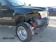 ✅ 2012 GMC Sierra 2500HD Denali • VIN: 1GT125EG4CF140443 • Lot: 40465927. Wystawiony na IAAI z przebiegiem 120 070 mil. Bezpłatny archiwum sprzedaży aukcyjnych z USA i szczegółowy raport historii pojazdu na DreamBid. Zdjęcie 6.