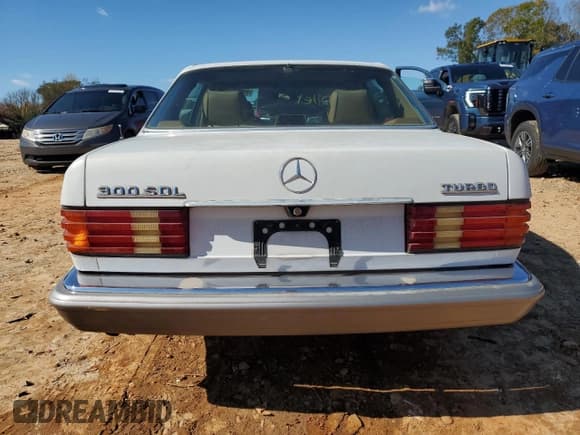 ✅ 1987 Mercedes-Benz 300 SDL • VIN: WDBCB25D7HA312660 • Lot: 91036315. Wystawiony na Copart z przebiegiem 58 515 mil. Bezpłatny archiwum sprzedaży aukcyjnych z USA i szczegółowy raport historii pojazdu na DreamBid. Zdjęcie 6.