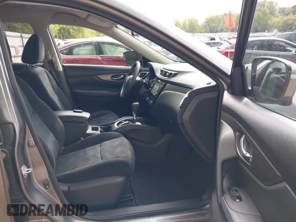 ✅ 2016 Nissan Rogue S • VIN: JN8AT2MV2GW152564 • Lot: 43299764. Wystawiony na IAAI z przebiegiem 147 386 mil. Bezpłatny archiwum sprzedaży aukcyjnych z USA i szczegółowy raport historii pojazdu na DreamBid. Zdjęcie 5.