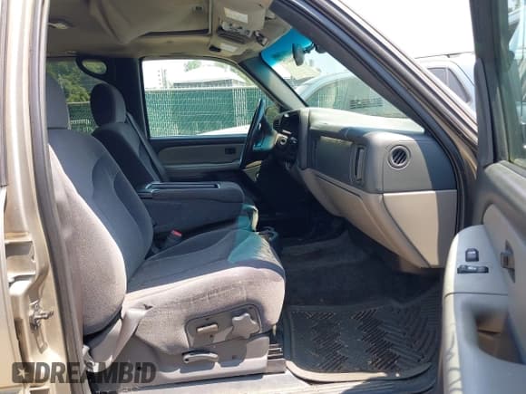 ✅ 2002 GMC Yukon SLE • VIN: 1GKEK13VX2R297438 • Lot: 42844157. Listed on IAAI with 268,994 mi. Free auction sales archive from the USA and detailed vehicle history report at DreamBid. Image 5.