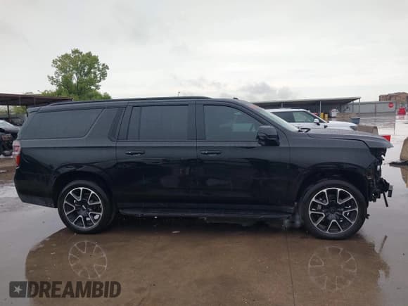 ✅ 2022 Chevrolet Suburban RST • VIN: 1GNSKEKD3NR231663 • Lot: 43295044. Listed on IAAI with Not provided. Free auction sales archive from the USA and detailed vehicle history report at DreamBid. Image 14.