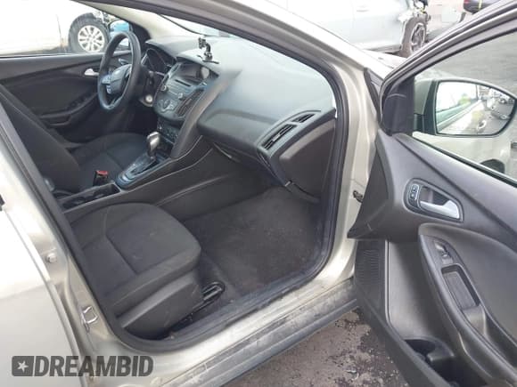 ✅ 2016 Ford Focus SE • VIN: 1FADP3F20GL247718 • Лот: 43645197. Опубликован ранее на IAAI с пробегом 181 915 миль. Бесплатный доступ к архиву аукционных продаж из США и подробный отчёт об истории автомобиля на DreamBid. Изображение 5.