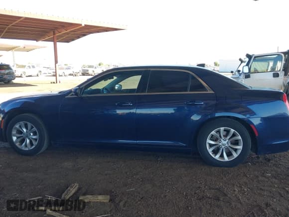 ✅ 2016 Chrysler 300 Anniversary Edition • VIN: 2C3CCAAG3GH182373 • Lot: 43480734. Listed on IAAI with 127,951 mi. Free auction sales archive from the USA and detailed vehicle history report at DreamBid. Image 14.