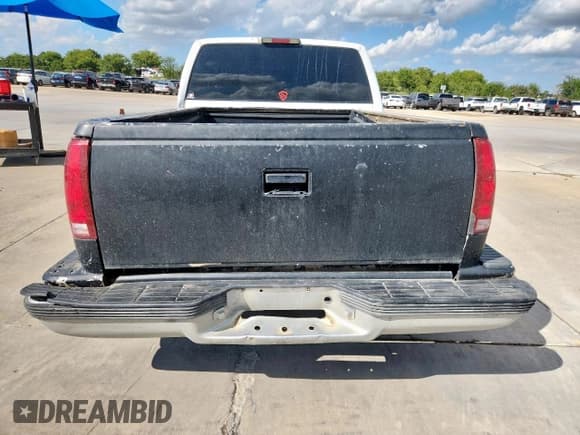 ✅ 1997 Chevrolet Silverado 1500 • VIN: 2GCEC19M3V1238008 • Lot: 82038375. Wystawiony na Copart z przebiegiem 290 520 mil. Bezpłatny archiwum sprzedaży aukcyjnych z USA i szczegółowy raport historii pojazdu na DreamBid. Zdjęcie 6.