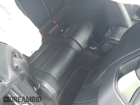 ✅ 2017 Mercedes-Benz E 400 • VIN: WDDKJ6HBXHF353634 • Lot: 41203314. Wystawiony na IAAI z przebiegiem 106 531 mil. Bezpłatny archiwum sprzedaży aukcyjnych z USA i szczegółowy raport historii pojazdu na DreamBid. Zdjęcie 8.