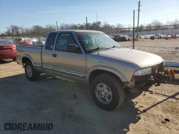 ✅ 2003 Chevrolet S-10 • VIN: 1GCDT19X438147295 • Лот: 46284025. Опубликован ранее на Copart с пробегом 128 089 миль. Бесплатный доступ к архиву аукционных продаж из США и подробный отчёт об истории автомобиля на DreamBid. Изображение 4.