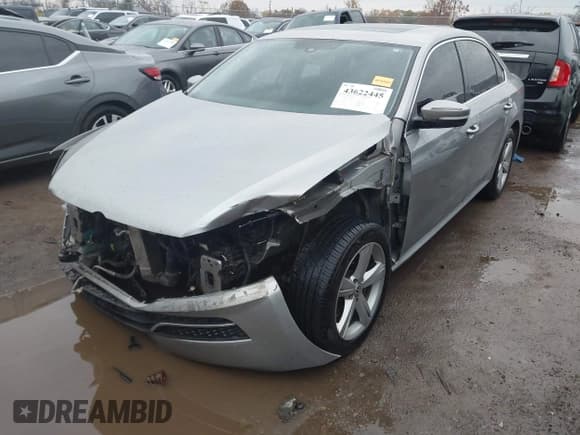 ✅ 2013 Volkswagen Passat SE • VIN: 1VWBN7A34DC052437 • Lot: 43622445. Wystawiony na IAAI z przebiegiem 158 818 mil. Bezpłatny archiwum sprzedaży aukcyjnych z USA i szczegółowy raport historii pojazdu na DreamBid. Zdjęcie 2.