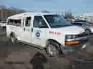 2015 Chevrolet Express Passenger LT z VIN 1GAZG1FGXF1172030, wystawiony jako IAAI lot #41510865 z przebiegiem 297 473 mil mil oraz . Historia ofert i sprzedaży dostępna na DreamBid. Obrazek 1.