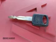 ✅ 2000 Ford F-350 XL • VIN: 1FTSF31FXYEB68772 • Лот: 43580505. Опубликован ранее на IAAI с пробегом 203 362 миль. Бесплатный доступ к архиву аукционных продаж из США и подробный отчёт об истории автомобиля на DreamBid. Изображение 11.