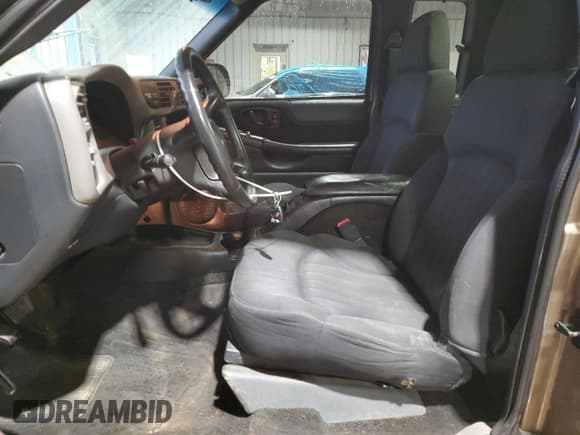 ✅ 2003 Chevrolet S-10 LS • VIN: 1GCDT19X938214036 • Лот: 84803234. Опубликован ранее на Copart с пробегом 208 889 миль. Бесплатный доступ к архиву аукционных продаж из США и подробный отчёт об истории автомобиля на DreamBid. Изображение 7.