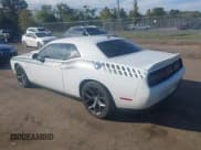 ✅ 2019 Dodge Challenger R/T • VIN: 2C3CDZBTXKH606390 • Lot: 43351175. Wystawiony na IAAI z przebiegiem 105 666 mil. Bezpłatny archiwum sprzedaży aukcyjnych z USA i szczegółowy raport historii pojazdu na DreamBid. Zdjęcie 3.