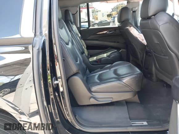 ✅ 2019 Cadillac Escalade ESV Luxury • VIN: 1GYS3HKJ8KR319272 • Lot: 41992948. Wystawiony na IAAI z przebiegiem 56 764 mil. Bezpłatny archiwum sprzedaży aukcyjnych z USA i szczegółowy raport historii pojazdu na DreamBid. Zdjęcie 8.