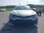 2021 Toyota Camry LE z VIN 4T1C11BK2MU027838, wystawiony jako IAAI lot #39140621 z przebiegiem 57 812 mil mil oraz . Historia ofert i sprzedaży dostępna na DreamBid. Obrazek 13.