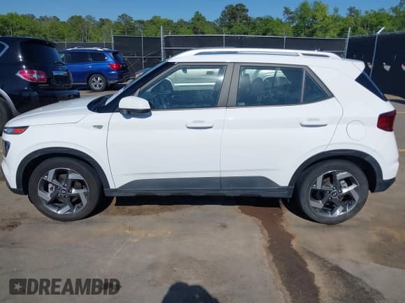 ✅ 2022 Hyundai Venue SEL • VIN: KMHRC8A33NU171505 • Lot: 42041443. Listed on IAAI with 37,908 mi. Free auction sales archive from the USA and detailed vehicle history report at DreamBid. Image 14.