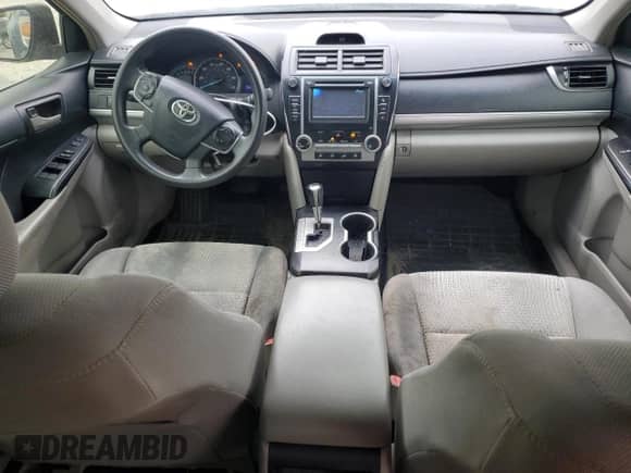 2013 Toyota Camry L z VIN 4T4BF1FK8DR286055, wystawiony jako Copart lot #70346645 z przebiegiem 198 456 mil mil oraz Czysty tytuł • Clean title. Historia ofert i sprzedaży dostępna na DreamBid. Obrazek 8.