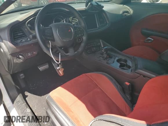 ✅ 2022 Dodge Challenger R/T Scat Pack Widebody • VIN: 2C3CDZFJ5NH218920 • Lot: 54197674. Wystawiony na Copart z przebiegiem Nie podano. Bezpłatny archiwum sprzedaży aukcyjnych z USA i szczegółowy raport historii pojazdu na DreamBid. Zdjęcie 8.