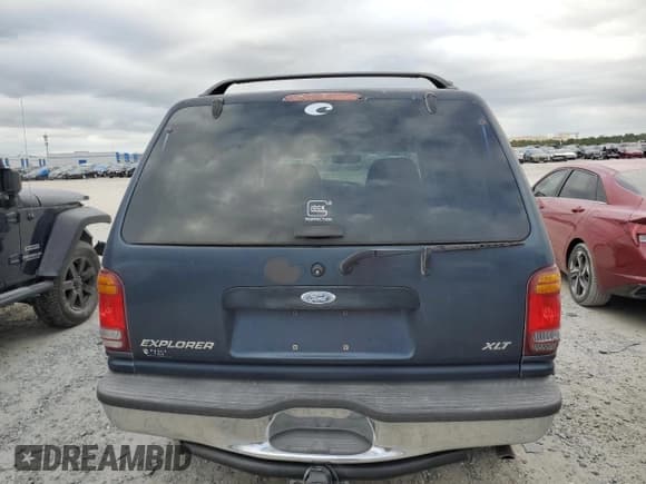 ✅ 1998 Ford Explorer XLT • VIN: 1FMZU32P0WUD21265 • Lot: 73702364. Listed on Copart with 211,096 mi. Free auction sales archive from the USA and detailed vehicle history report at DreamBid. Image 6.