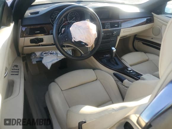 ✅ 2007 BMW 3 Series 335i • VIN: WBAWL73507PX48005 • Lot: 91198255. Wystawiony na Copart z przebiegiem 61 496 mil. Bezpłatny archiwum sprzedaży aukcyjnych z USA i szczegółowy raport historii pojazdu na DreamBid. Zdjęcie 8.