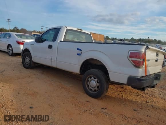 ✅ 2010 Ford F-150 XL • VIN: 1FTMF1CW5AKA16416 • Lot: 43744207. Listed on IAAI with 268,467 mi. Free auction sales archive from the USA and detailed vehicle history report at DreamBid. Image 3.