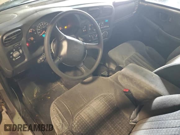 ✅ 2001 Chevrolet S-10 • VIN: 1GCCS145718259512 • Лот: 43996395. Опубликован ранее на Copart с пробегом 84 003 миль. Бесплатный доступ к архиву аукционных продаж из США и подробный отчёт об истории автомобиля на DreamBid. Изображение 8.