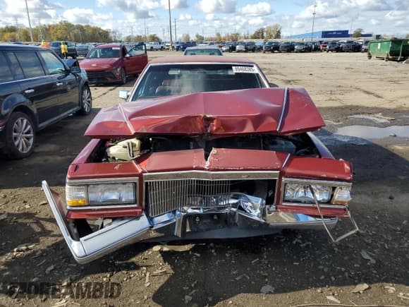 ✅ 1992 Cadillac Brougham • VIN: 1G6DW5477NR710524 • Лот: 89468385. Опубликован ранее на Copart с пробегом 41 045 миль. Бесплатный доступ к архиву аукционных продаж из США и подробный отчёт об истории автомобиля на DreamBid. Изображение 5.